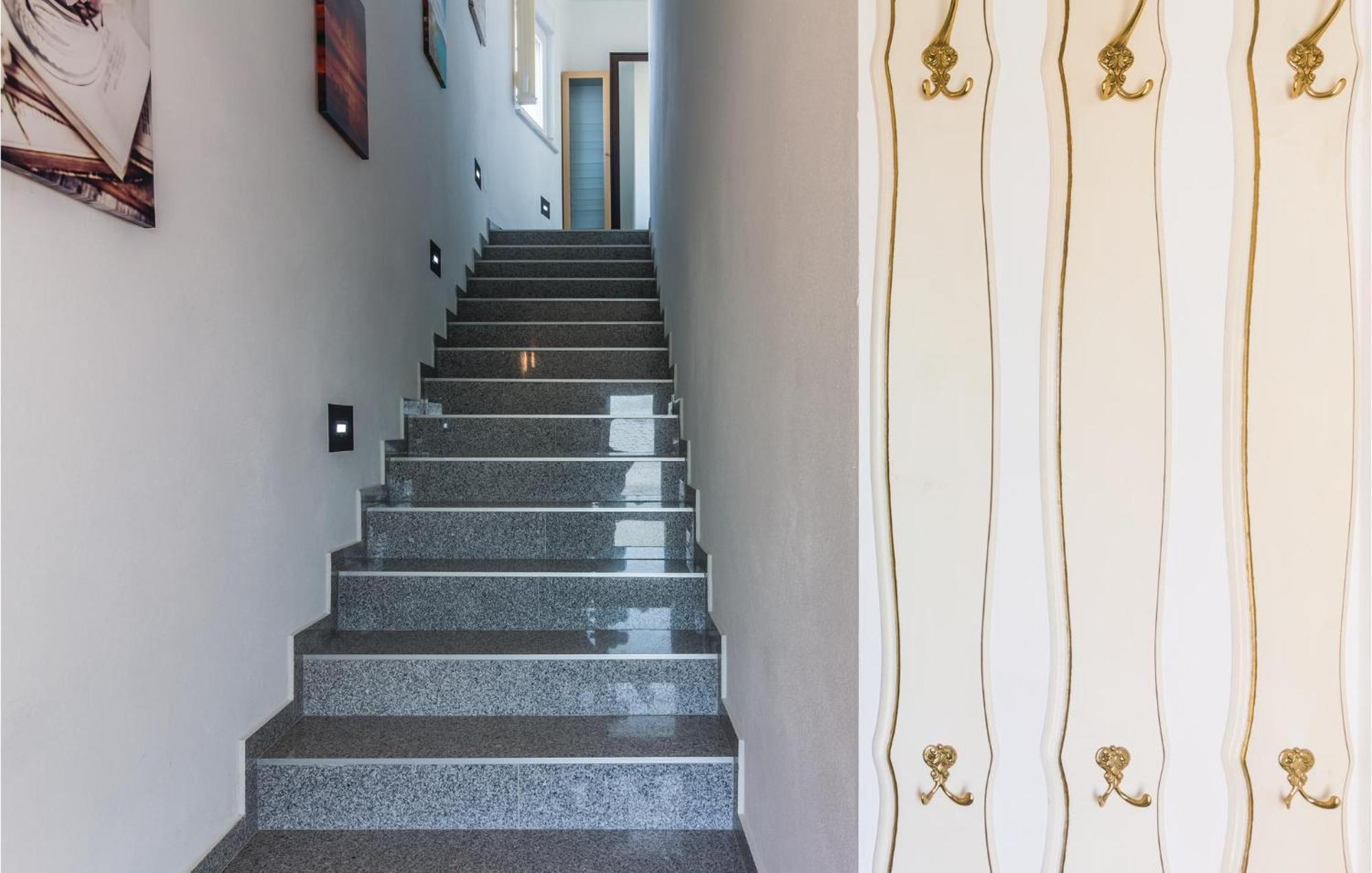 Stunning Apartment In Fazana With House Sea View المظهر الخارجي الصورة